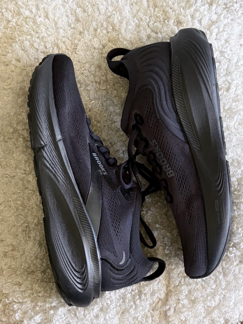 Brooks Adrenaline GTS 25 Women’s All-Black Athletic Running Shoes Sz 11